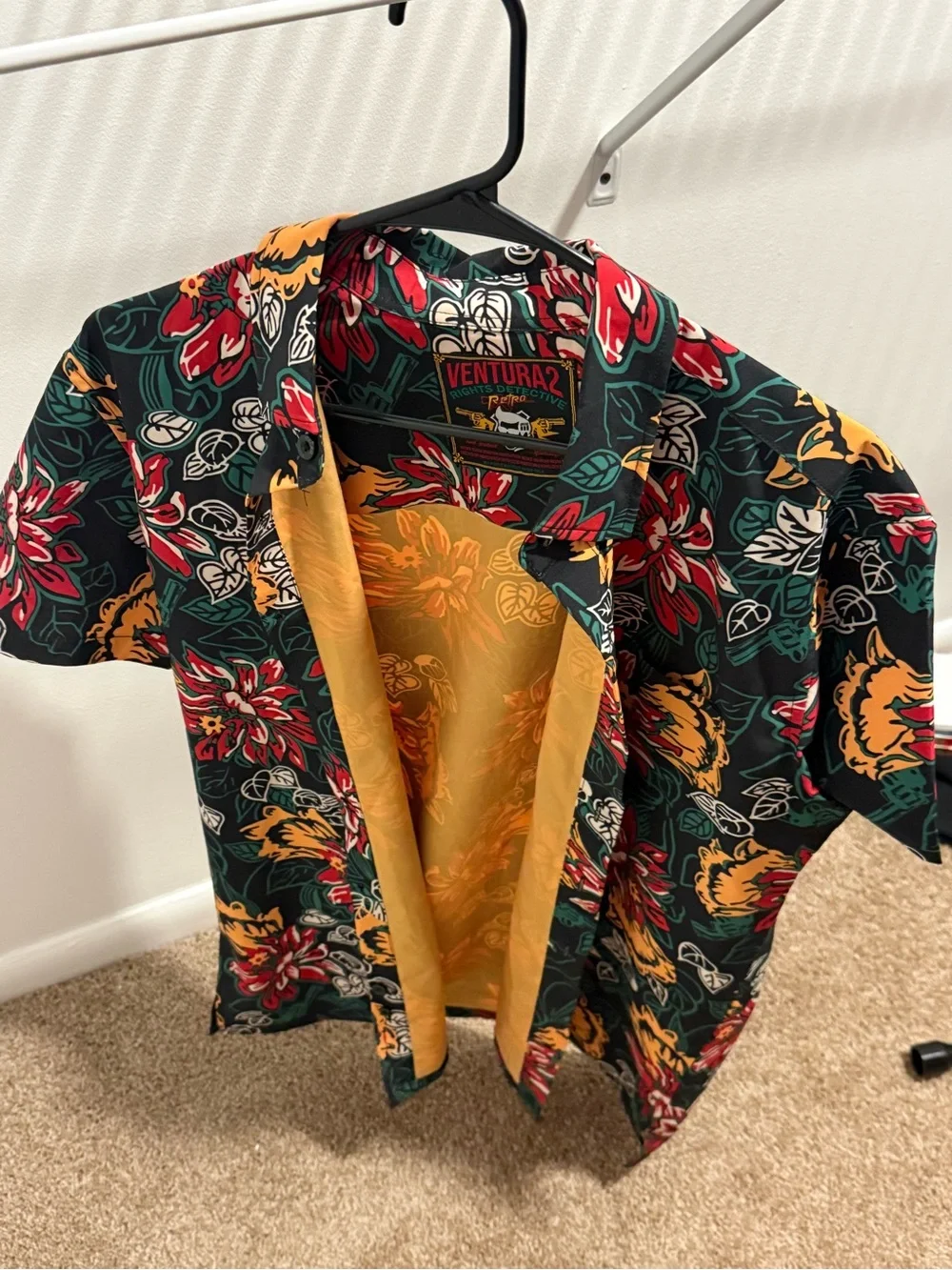 Retro Rifle Hawaiian Short-Sleeve Button-Down Shirt - Black/Green/Red/Yellow - Picture 1 of 2